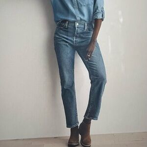 Women’s Levi’s classic straight leg jeans size 6